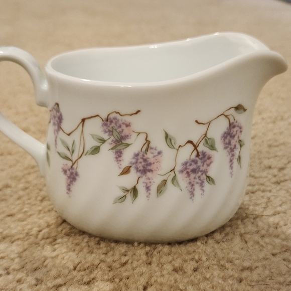 Corning Ware Corelle Wisteria Gravy Boat Pitcher - Picture 3 of 8